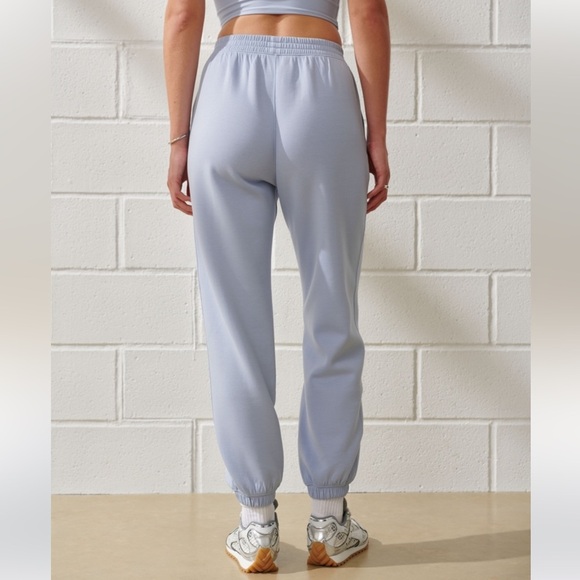 NWOT Abercrombie and Fitch YPB neoKNIT Sweatpants Small S Short Heather Grey - Picture 13 of 13